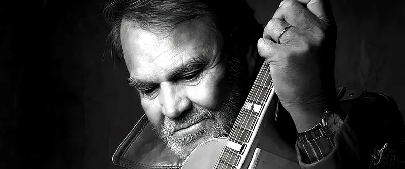 Jak śpiewać i grać na gitarze jednocześnie: praktyczny poradnik dla początkujących