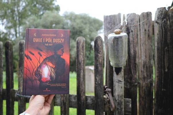 Książka czytana w RMF FM: „Dwie i pół duszy” – autor i fabuła