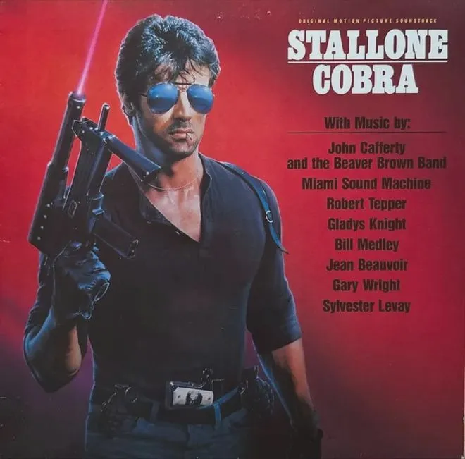 Muzyka z filmu Cobra: Odkryj kultowy soundtrack lat 80. i dowiedz się, gdzie go słuchać