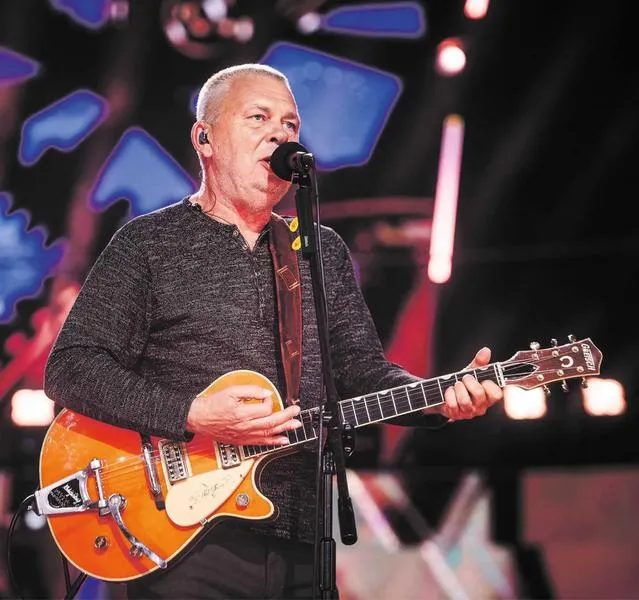 Gra na gitarze i śpiew