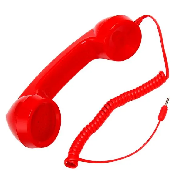 Słuchawki telefoniczne przy komputerze