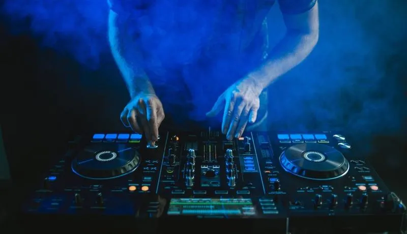 Zarobki DJ-ów w Polsce